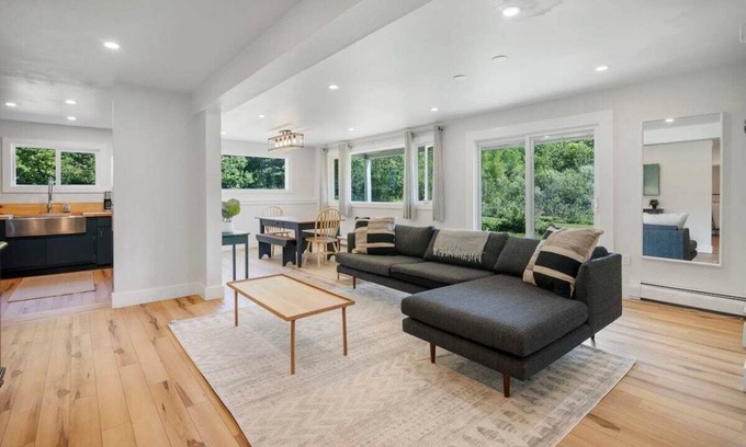 Stowe Condominio | Fully Renovated Condo in Heart of Stowe
