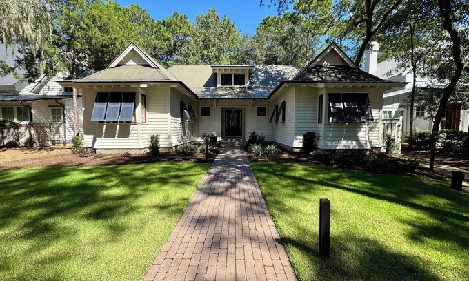 Palmetto Bluff Cabaña | Fully Renovated Custom Home in The Heart of Palmetto Bluff, With Golf Membership