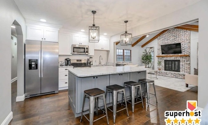 Lexington Casa | Fully Renovated | Finished Basement | Luxury Beds | Games