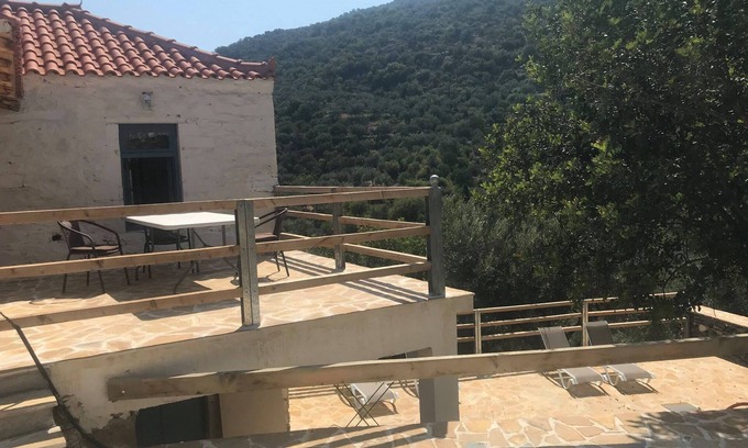 Livadi Casa | Casa totalmente renovada en pueblo catalogado