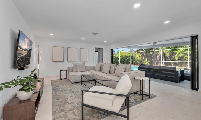 Park Shore Casa | Fully Renovated Luxury Home W/ Private Beach Access & Optional Golf Cart