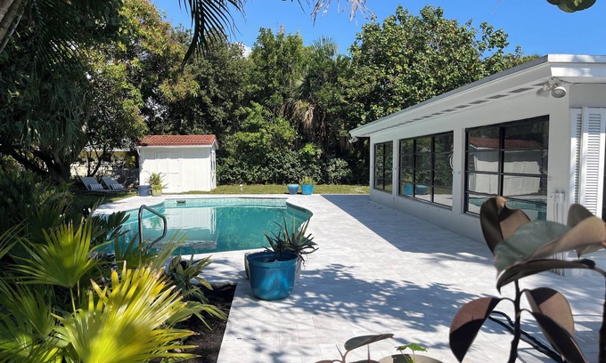Lake Clarke Shores Casa | Fully renovated gem! Large Pool on a lush double lot