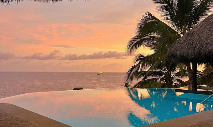 Condominios La Punta Villa | Fully staffed, luxurious 7,000 sq.ft oceanfront villa, with infinity edge pool