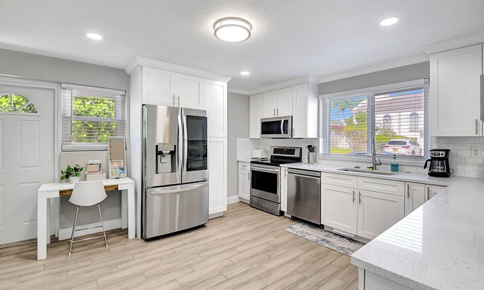 Delray Beach Casa | Fully Updated Home Sleeps 8 5 Min to the Beach!