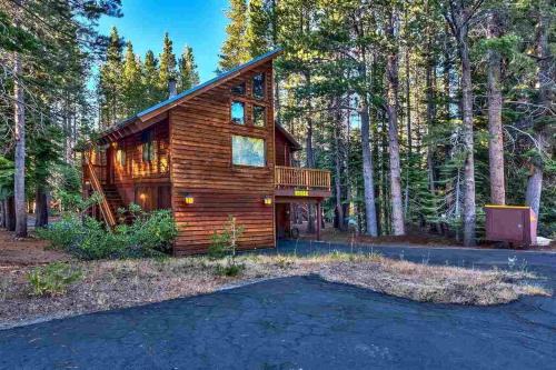 Truckee Casa | Fully updated Truckee cabin with plenty of beds