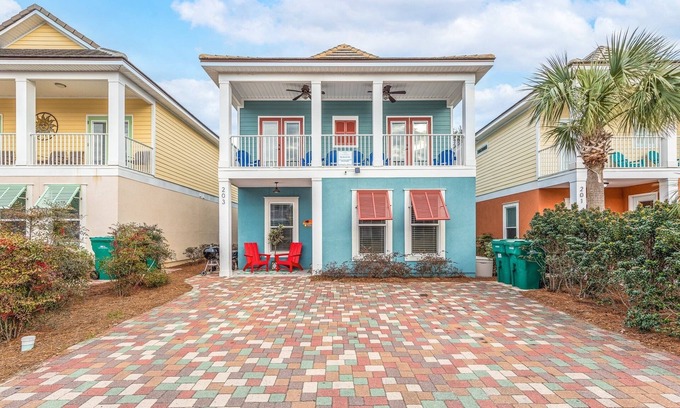 Villages of Crystal Beach Casa | FullyLoaded4BR~Kid Friendly~Walk2Beach&Pool~Seasonal Shuttle~Sleeps 12