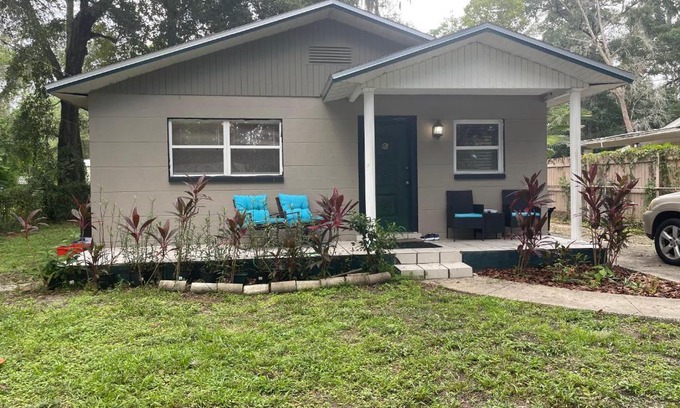 Gainesville Casa | Fun 2 bedrm house.Free parking, family ok, Gator games
