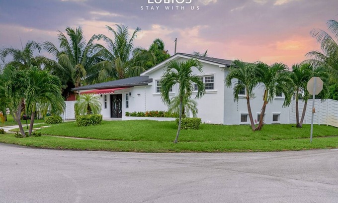 Miami Gardens Casa | Fun 5BR Retreat w/Pool, Beach, Games & BBQ