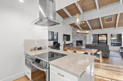 Incline Village Casa | Fun & Air Conditioned Lake Tahoe 3 BR/2.5 BA Home