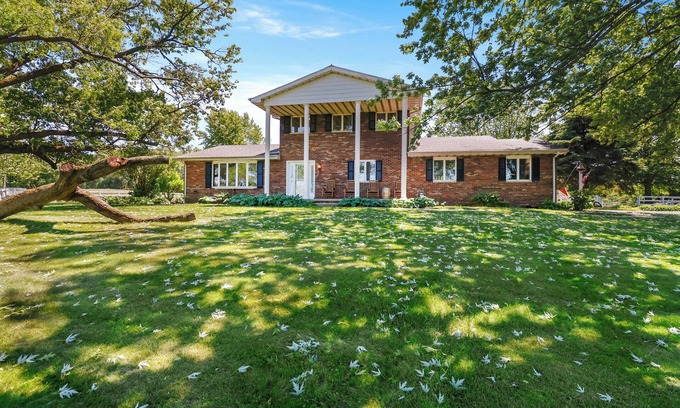 Wheeler Otro | Fun at the Farm House - Charming 3-bedroom farmhouse in lovely Valparaiso