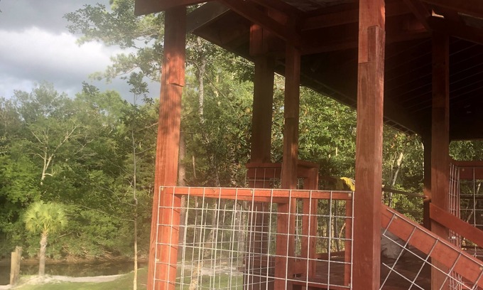 Biloxi Cabina | Fun Bunkhouse located right on the River