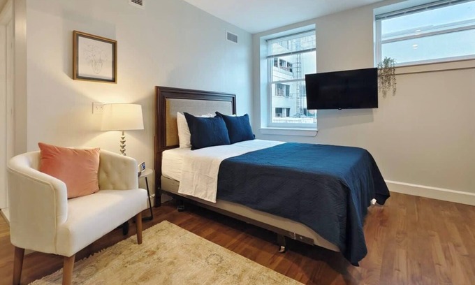 Downtown Jacksonville Apartamento | Fun Cozy Studio Apts - 1 Mile to TIAA Bnk Fld!