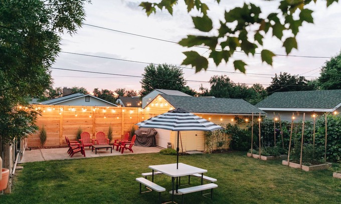 College Place Casa | Fun family/pet friendly with king beds