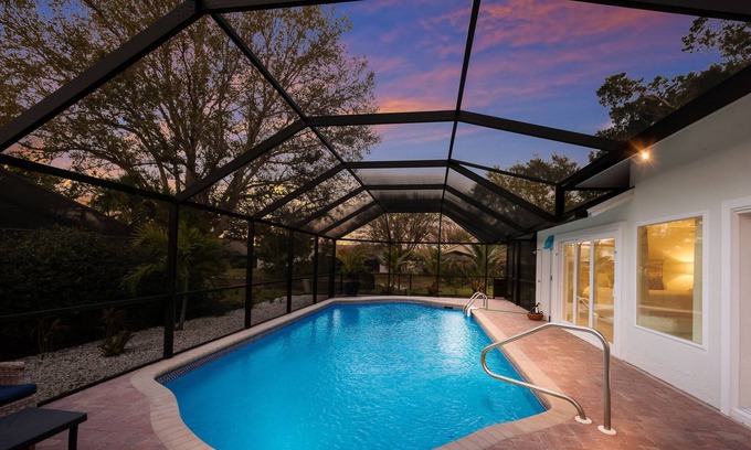 Palma Sola Casa | Family Home with Pool, Screened-in Patio, Ping Pong! - Crazy Like A Fox