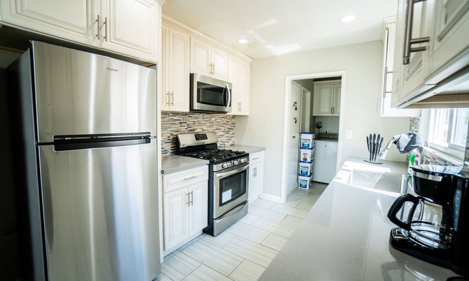 Rowland Heights Casa | FUN home w/ POOL TABLE 12 MILES TO DISNEY