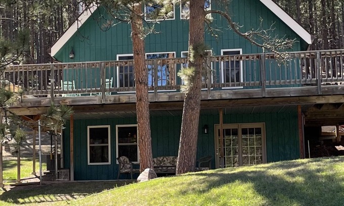 Rapid City Cabina | Fun in the Hills