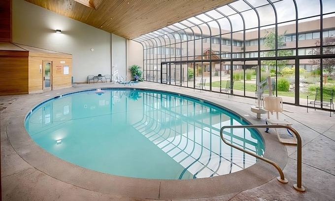 Kalispell Hotel | Fun Nature Trip! 2 Family-friendly Units, Pool, Pets Allowed, FREE Parking!