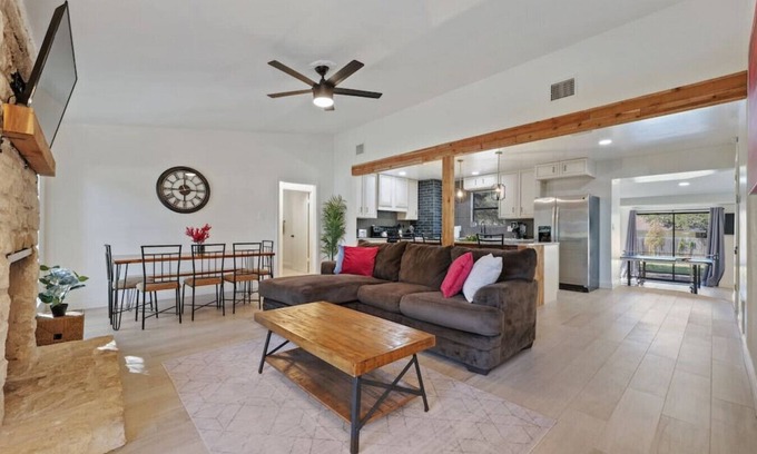 Cedar Park Casa | Fun Near Austin - Big Groups!