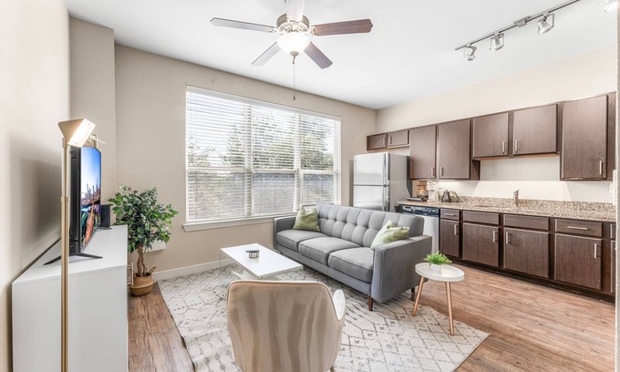 South Congress Apartamento | Fun Soco 1BR King Suite w Gympickleballlaundry