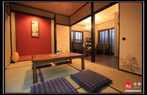 Minami Casa | Funhouse 蘭