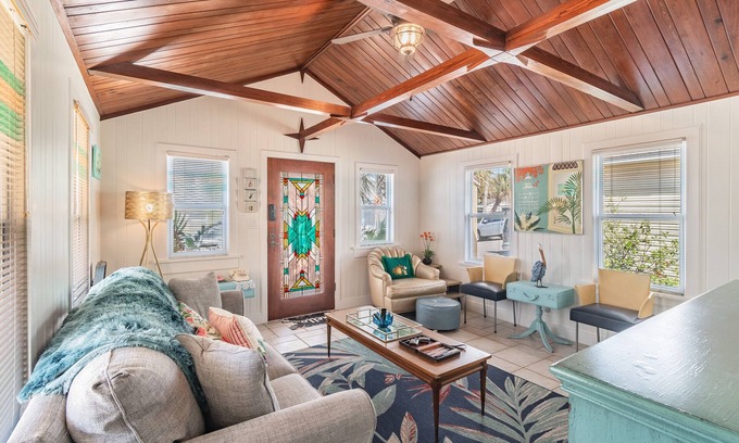 Sunset Beach Casa | Funky Beach Shack at Sunset Beach! One block to beach, live music and SUNSETS!