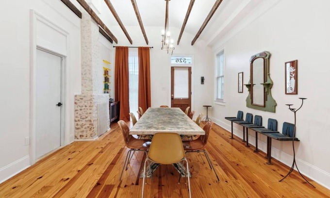 East Riverside Casa | Funky Colorful House w Heated Pool 4br|3ba