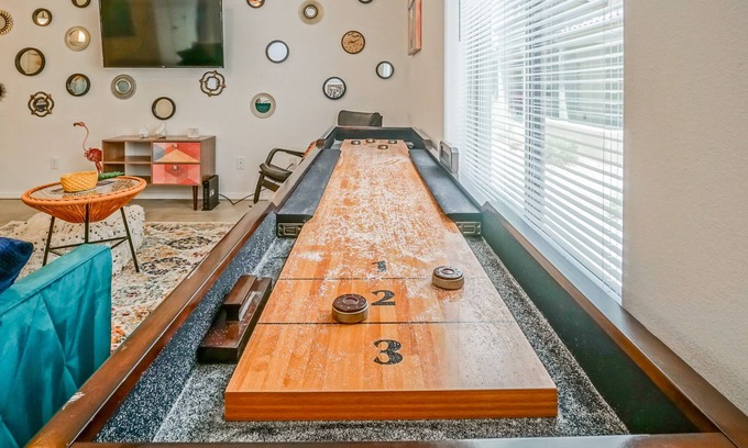 Barelas Casa | FUNKY FUN 3bd, 2. 5ba, 2 KINGS, Shfflbrd, Walk2Zoo