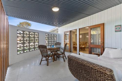 Bongaree Villa | Funky Lil Shack