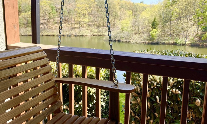 The Woods Villa | Funky n Fabulous 3BR/3BA Vintage Retreat - Free Golf for 2 w/Resort Privileges