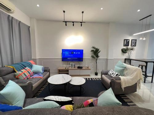 Kuantan Casa | FunkyVila5 16PX 4BR Near188Tower, Artstreet, HTTA