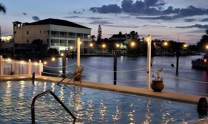 Capri Isle Apartamento | Funshine Pointe Capri - Newly Renovated - Intercoastal Views