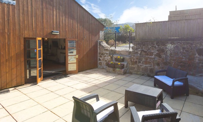 Stenalees Cabaña | FURNESS@THE WEST DRY, pet friendly, with a garden in St Austell