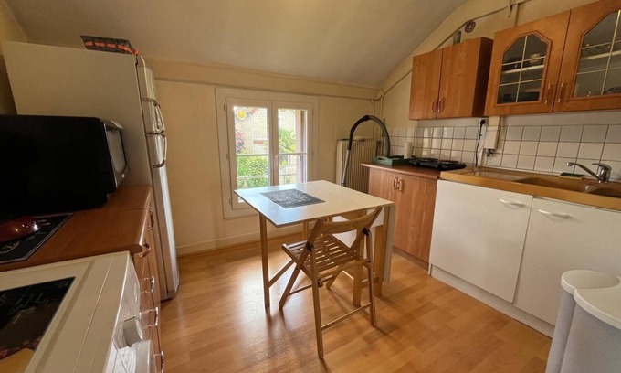 Conflans-Sainte-Honorine Apartamento | Furnished apartment Fin d'Oise - Quiet neighborhood (200m RER A / SNCF train station)