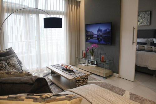 Menlyn Apartamento | Furnished, 1-bedroom, luxury apartment in Menlyn Maine