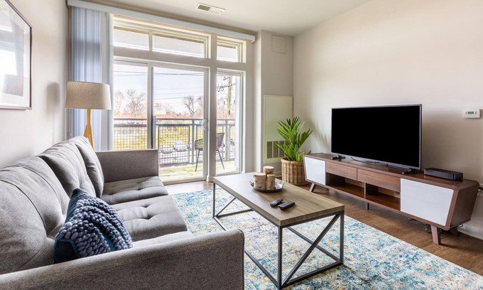 Reston Apartamento | Furnished 1BR in Reston + Parking + Amenities