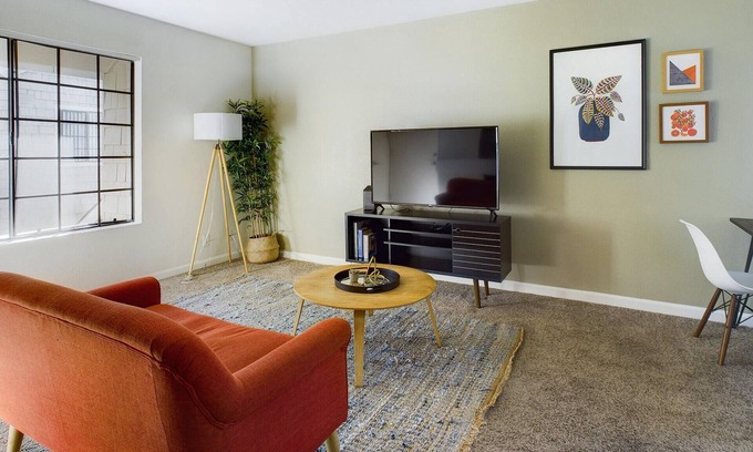 Walnut Creek Apartamento | Furnished 1BR in Walnut Creek, Pool + Parking