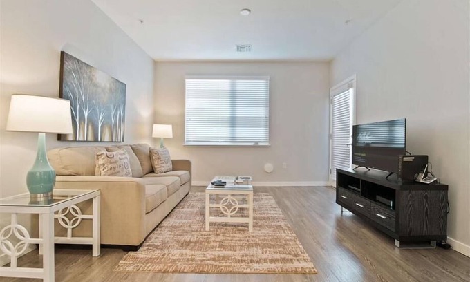 Menlo Park Apartamento | Furnished 1BR w/ Shared Fire Pit, Heated pool & BBQ