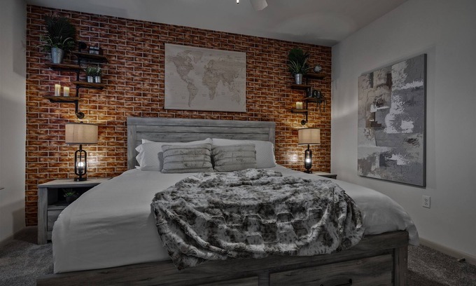 Downtown Decatur Apartamento | Luxury 2BR Loft | Walk to Decatur Square | Rooftop Lounge & Pool Access