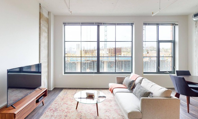 Eisenhower East Apartamento | Furnished 2BR in Alexandria w/ Roof Pool + Gym