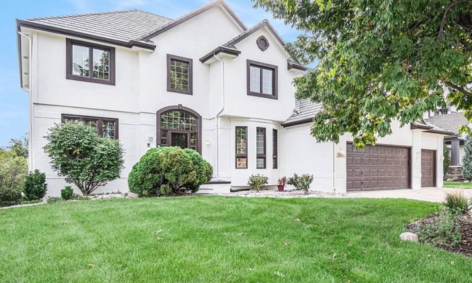 Omaha Casa | Fully Furnished 5 BR Executive Rental in West Omaha