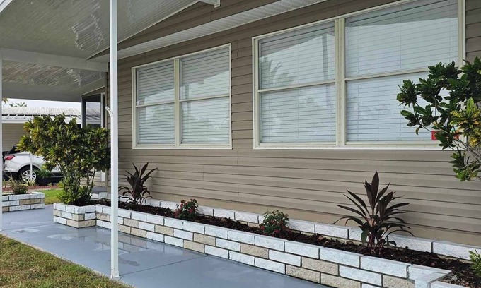 Palmetto Casa | Furnished and Updated 2 bed 2 baths in Colony Cove, Ellenton, FL