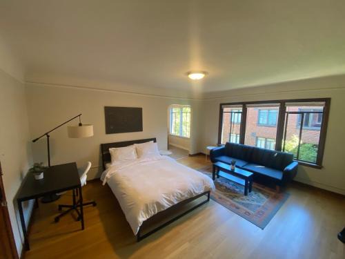 Lower Queen Anne Apartamento | Furnished Apartments - Climate Pledge Arena Next Door