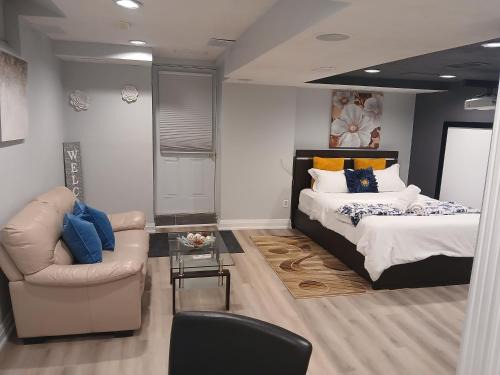 Lisgar Apartamento | Furnished calm basement studio apartment