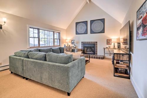 Truckee Casa | Furnished Deck Cabin on Northstar Shuttle Route!