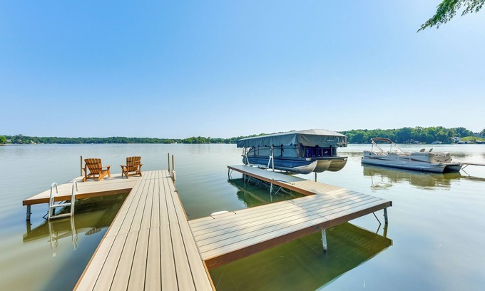 Mukwonago Casa | Furnished Deck w/ Views: Mukwonago Lake House!