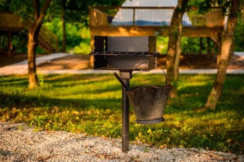 Stanton Otro | Furnished Glamping Tent/Red River Access/King Bed