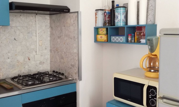 Pont-Saint-Esprit Apartamento | Amueblado remodelado con balcon