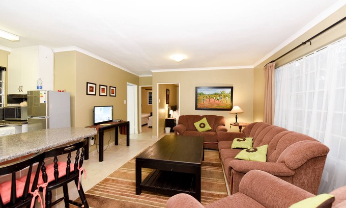 Greater Johannesburg Metropolitan Area Casa | Amueblado y con servicio, cabañas con jardín privado