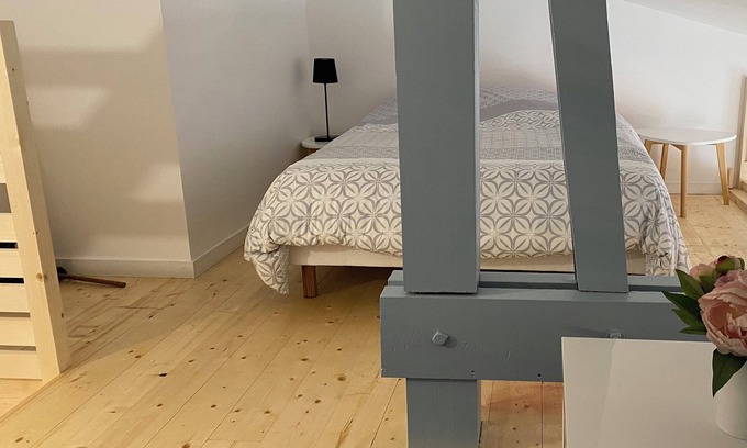 Corcoue-sur-Logne Apartamento | Furnished studio apartment sleeps 4 in a quiet location.