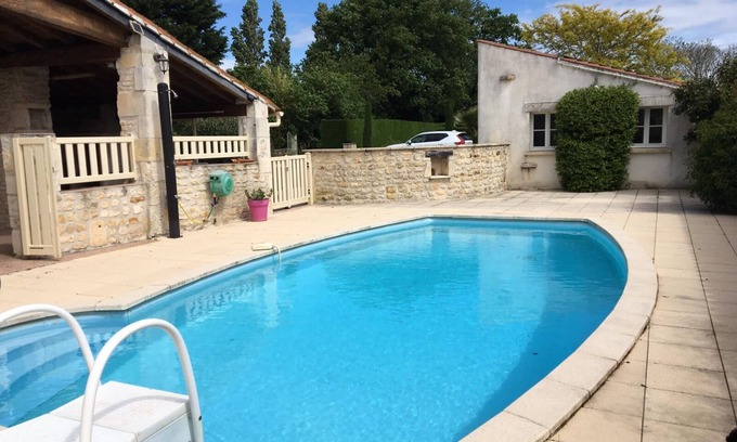 Geay Apartamento | FURNISHED STUDIO IN CHARMING GITE